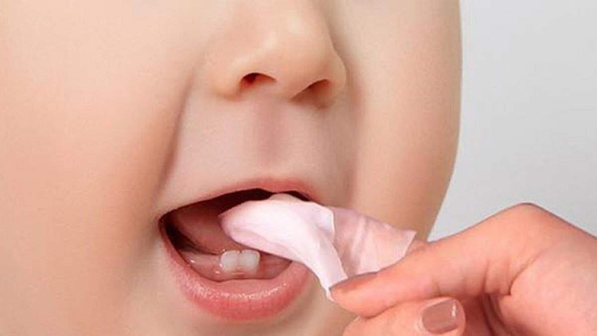 Trẻ sơ sinh mấy tháng thì mọc răng? l www.lanhtaychan.com